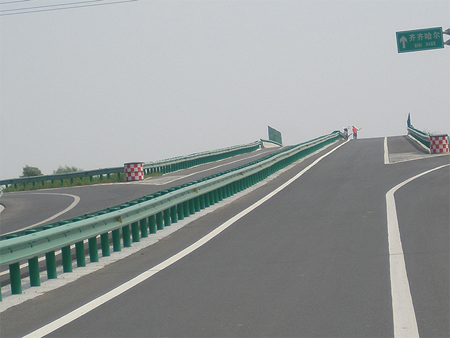 吕梁高速公路护栏的材质与规格