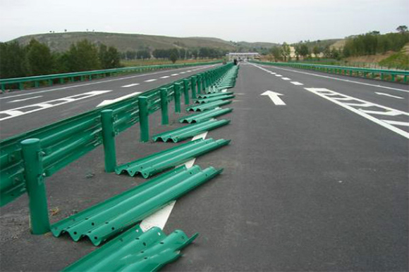 吕梁波形护栏的维护与管理确保道路安全的关键步骤
